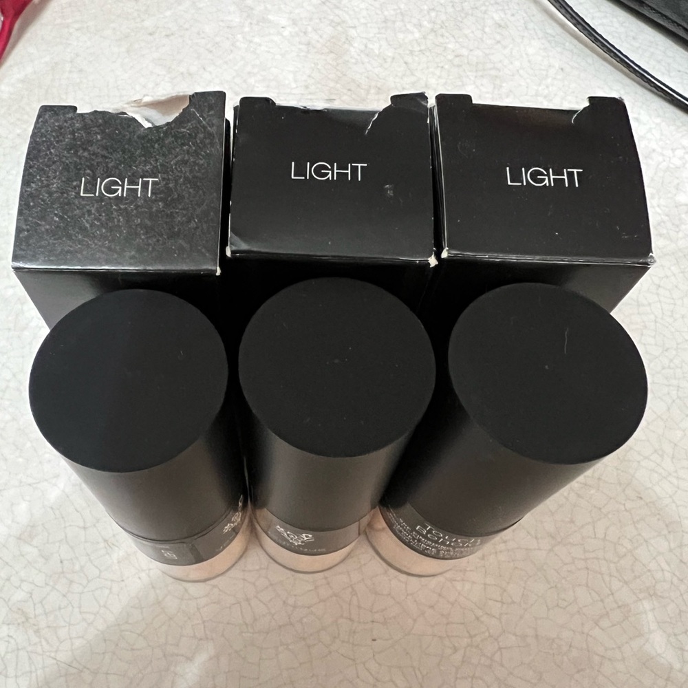 Younique spf finishing powder